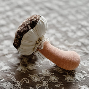 Flora Mushroom Rattle